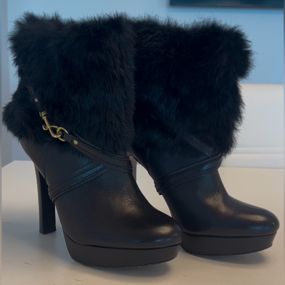 Coach Shoes - PERFECT, LIKE NEW, COACH, VINTAGE, ATHENA ANKLE BOOTIES IN SIZE 6 ½ 👢🐰 👜